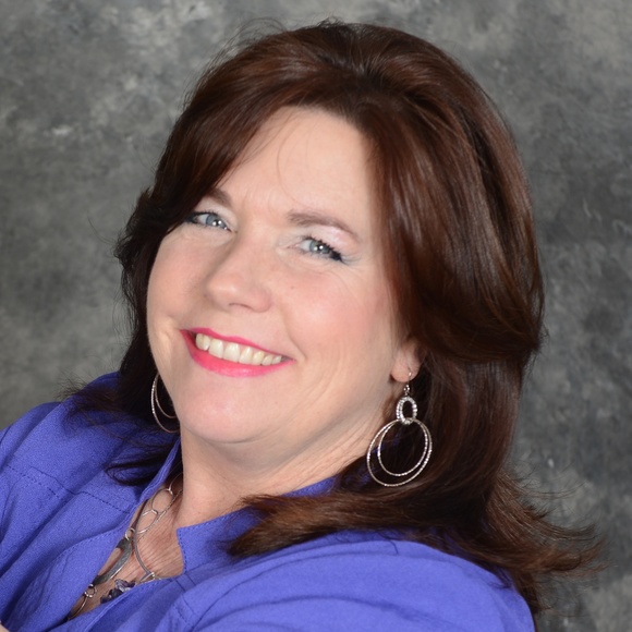 Meet your Posher, Traci - Picture 1 of 1